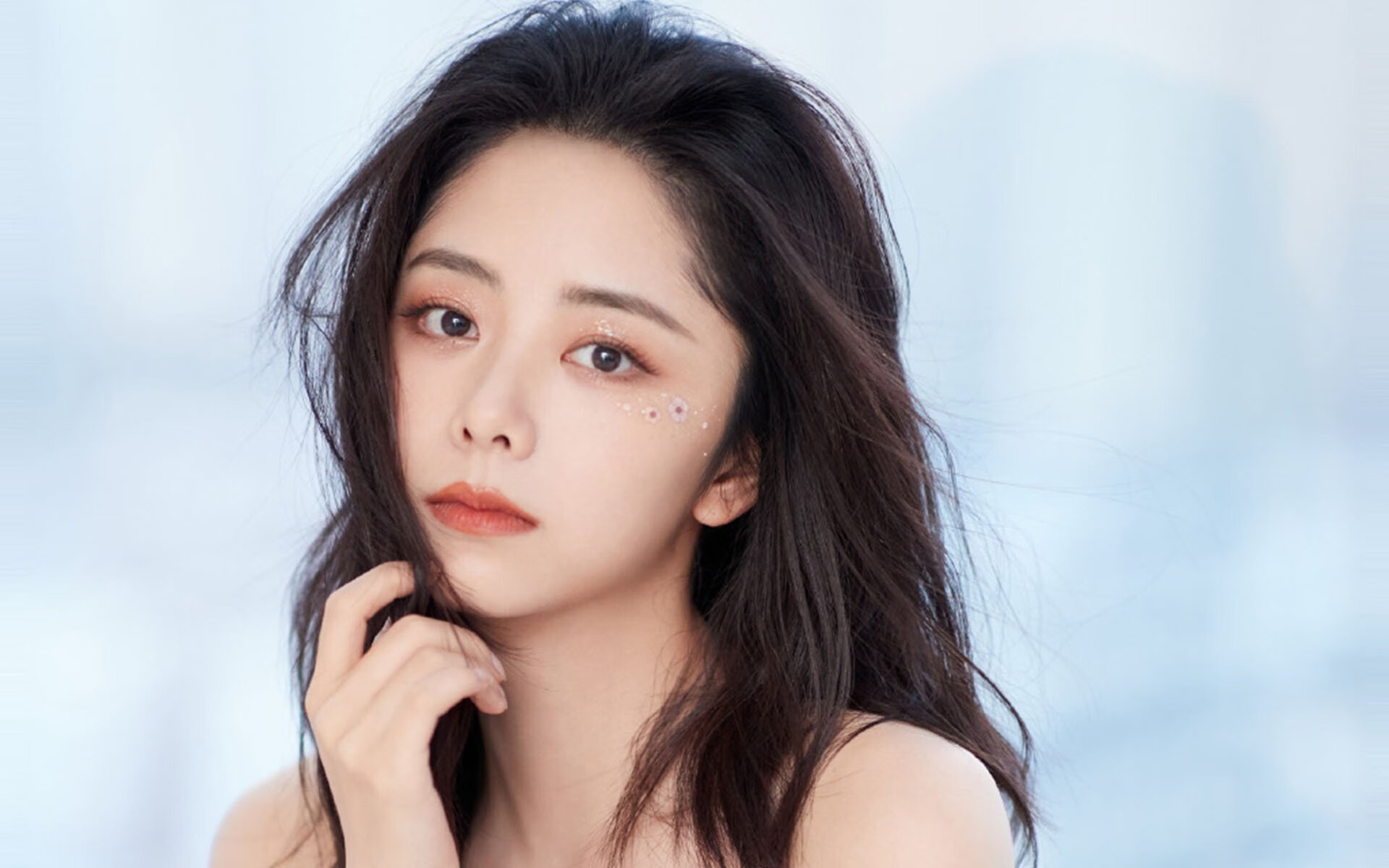 国足主场迁至成都气氛火爆，国足拍成