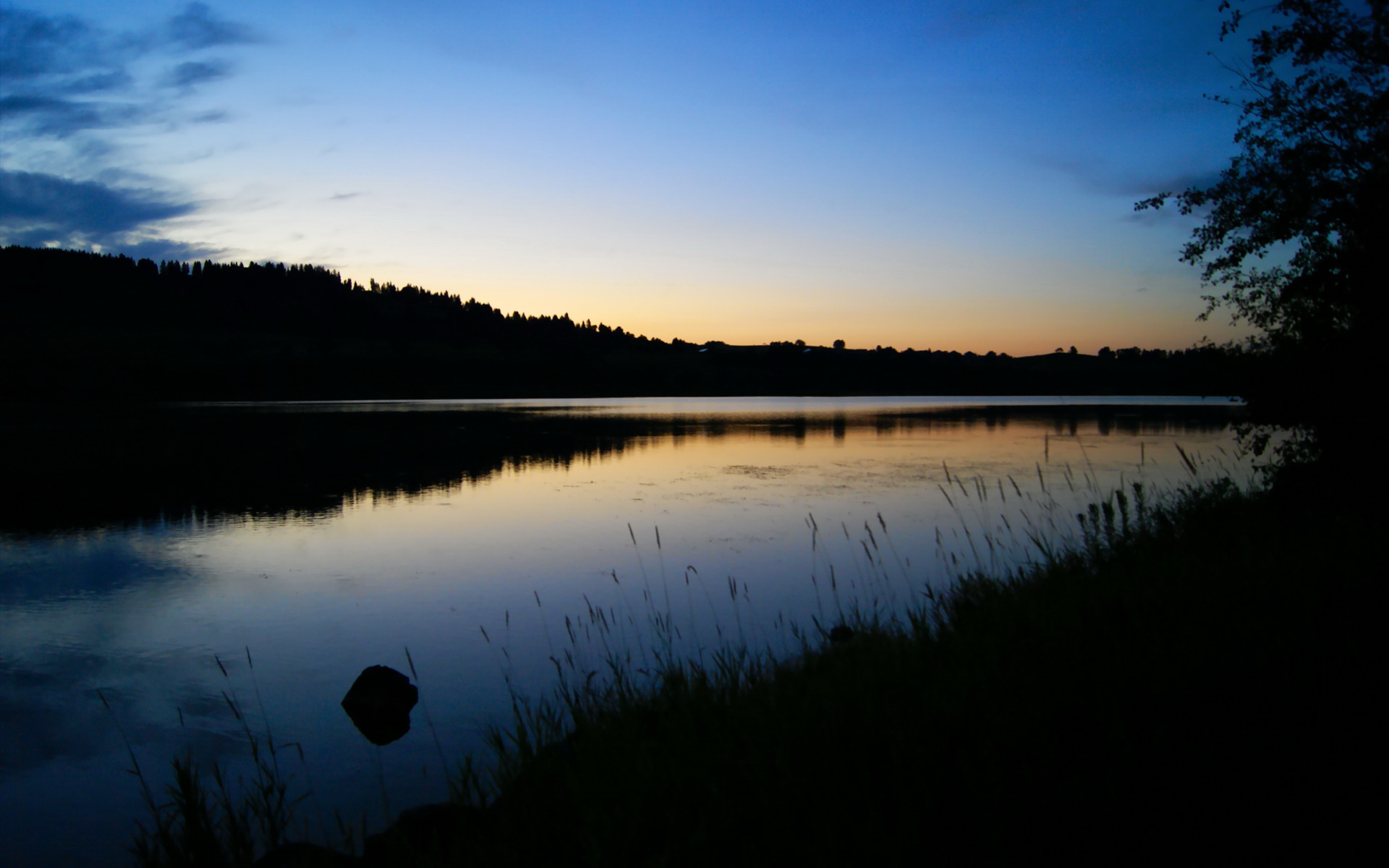 爱游戏平台-保级区变动激烈：每天上演“生死战”，保级区什么意思