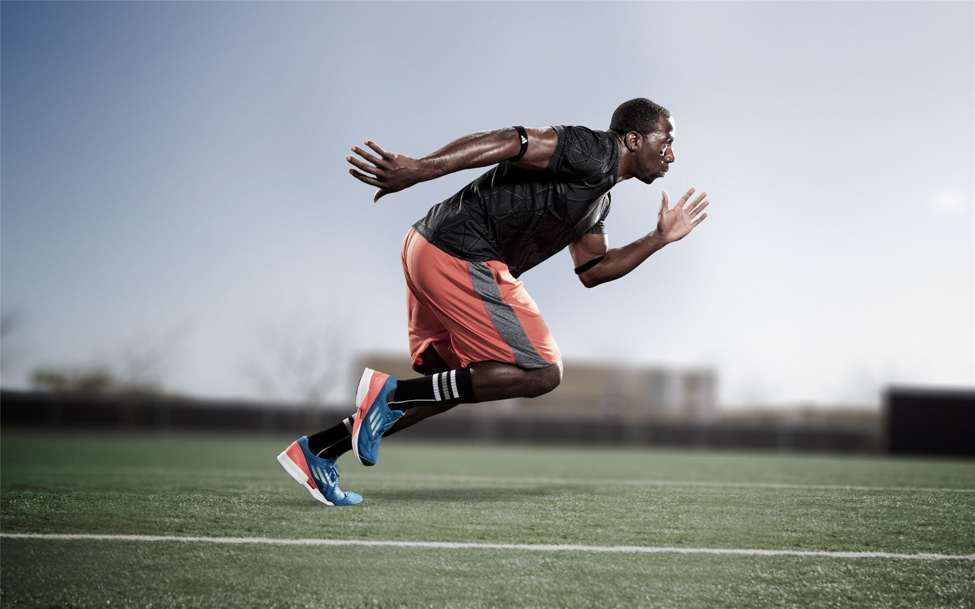 爱游戏-莫莉·奥卡拉汉冲线瞬间引爆现场，奥斯卡莫利亚